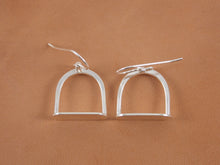 Load image into Gallery viewer, Simply Stirrup Earrings
